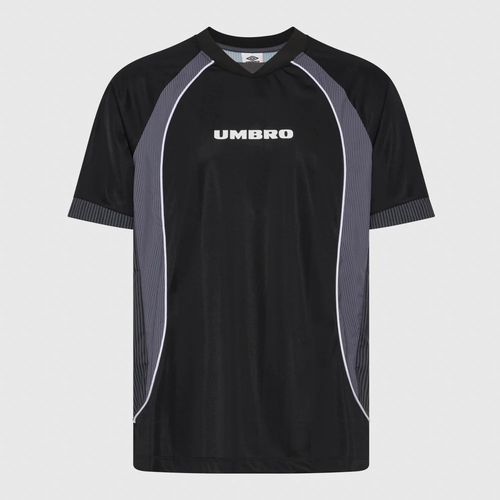DWUMT66841_DWBLK_1_1400x1400 Umbro Panelled Raglan Shirt